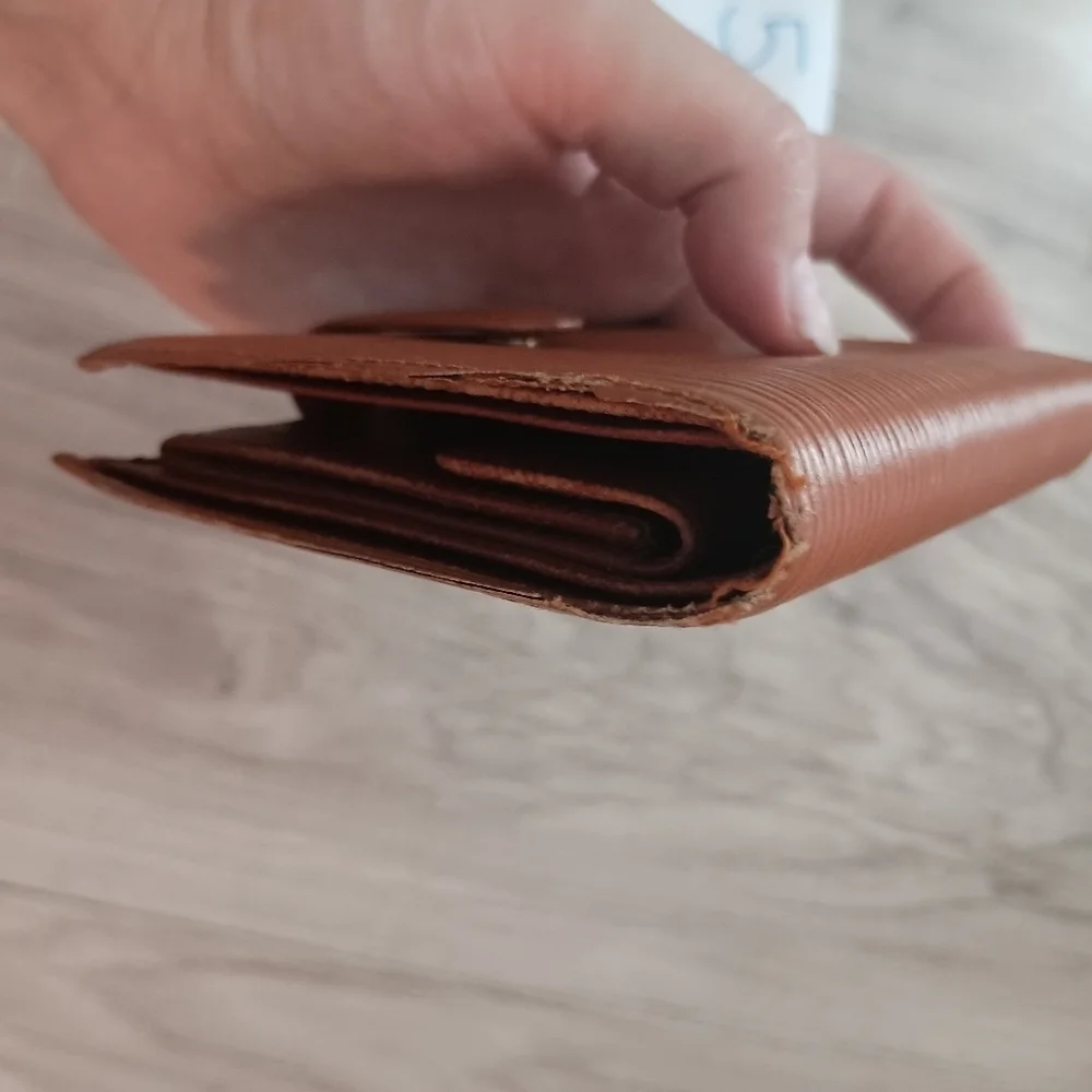 Louis Vuitton CHESNUT BIFOLD W/ Clasp